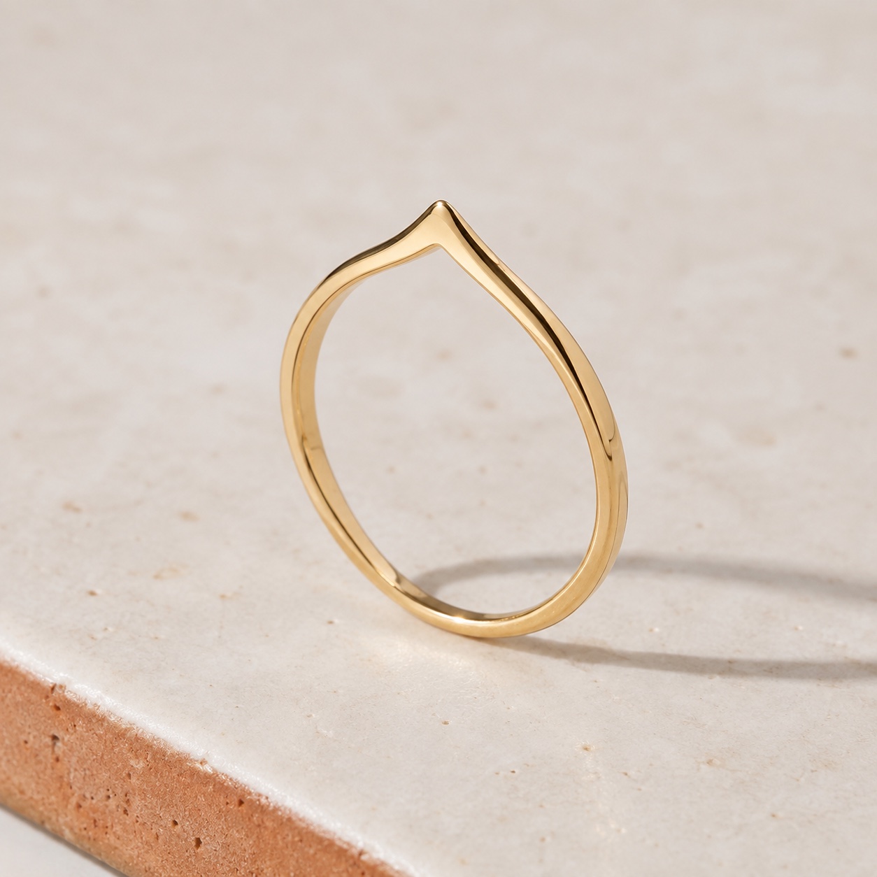 Seamless Band Point Ring