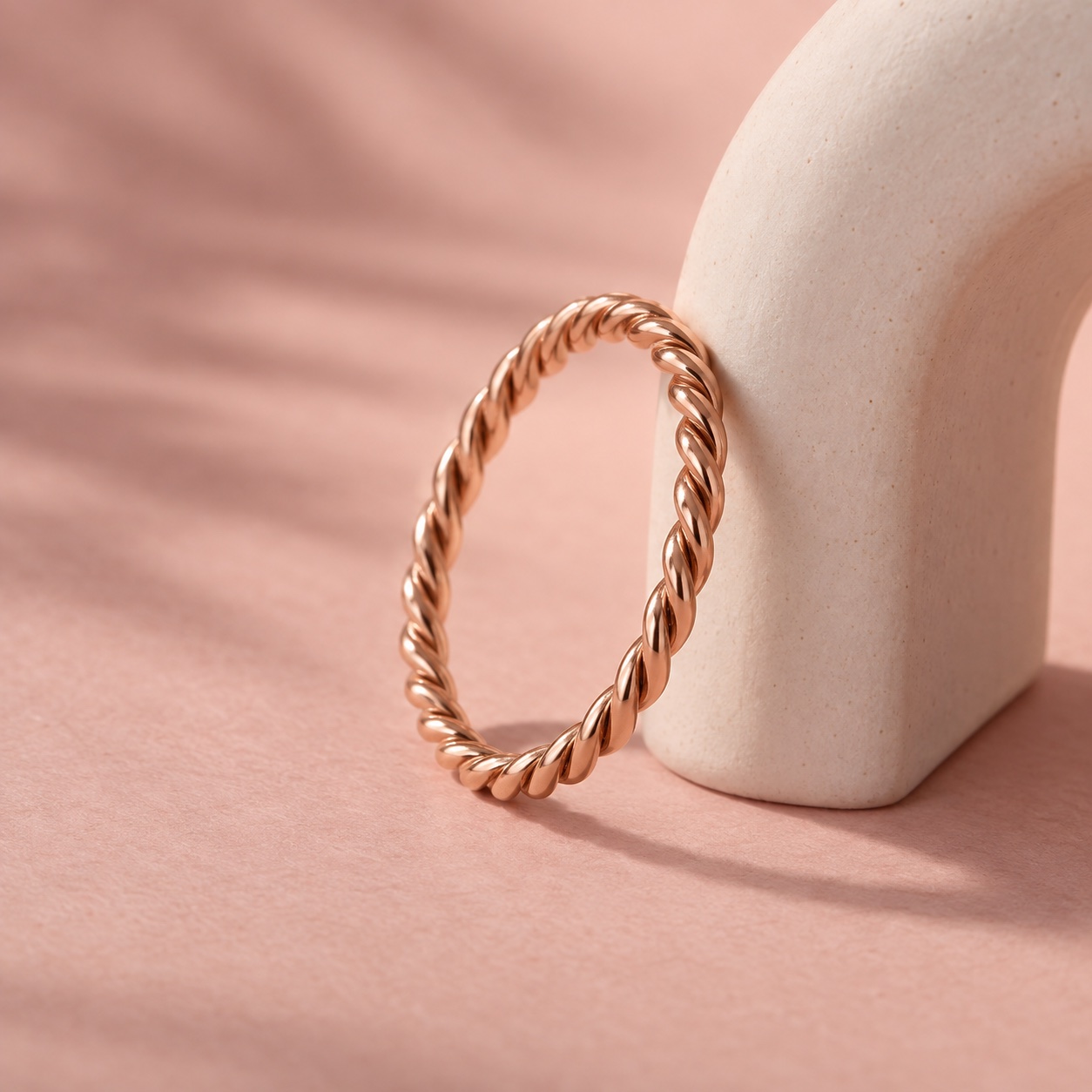 Twisted gold ring detail